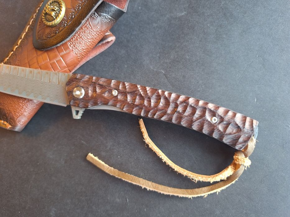 Сгъваем нож-дамаска стомана VG-10 с кожена кания