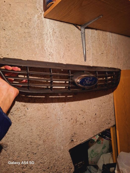 Предна решетка за форт фокус