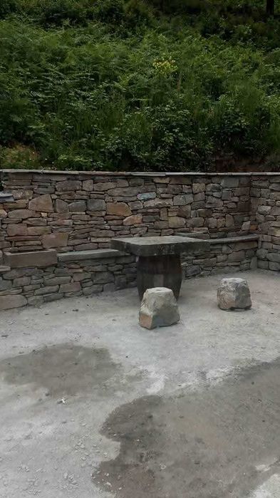 Каменни зидарии и басейни