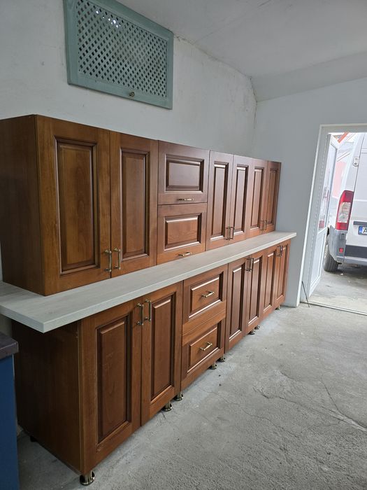 Mobila bucatarie noua cu usi din lemn masiv 2.85m lungime