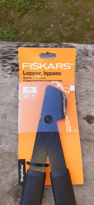 Daraxt qaychisi FISKARS