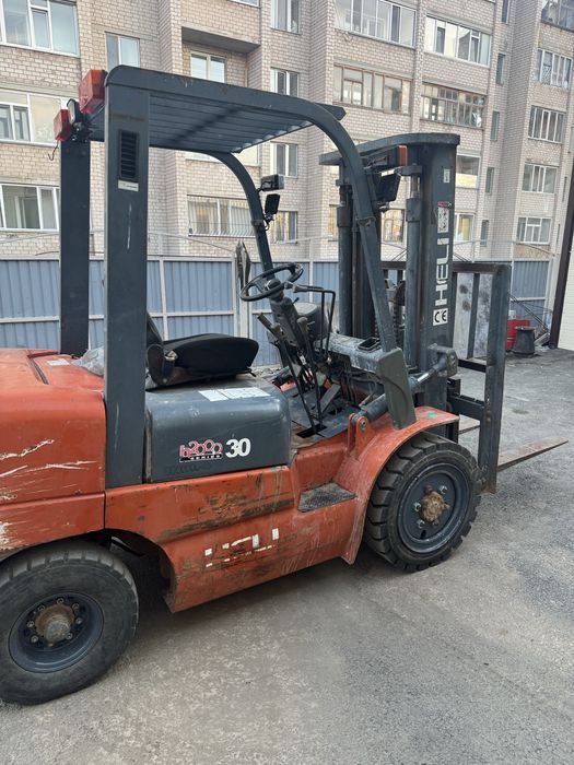 Продам вилочный погрузчик 3т 3м кара