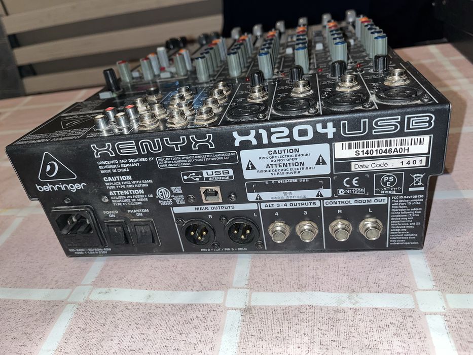 Микчерпульт 1204 BRHRINGER