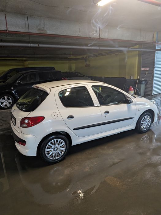 Peugeot 206+ aer conditionat ,geamuri electrice fata