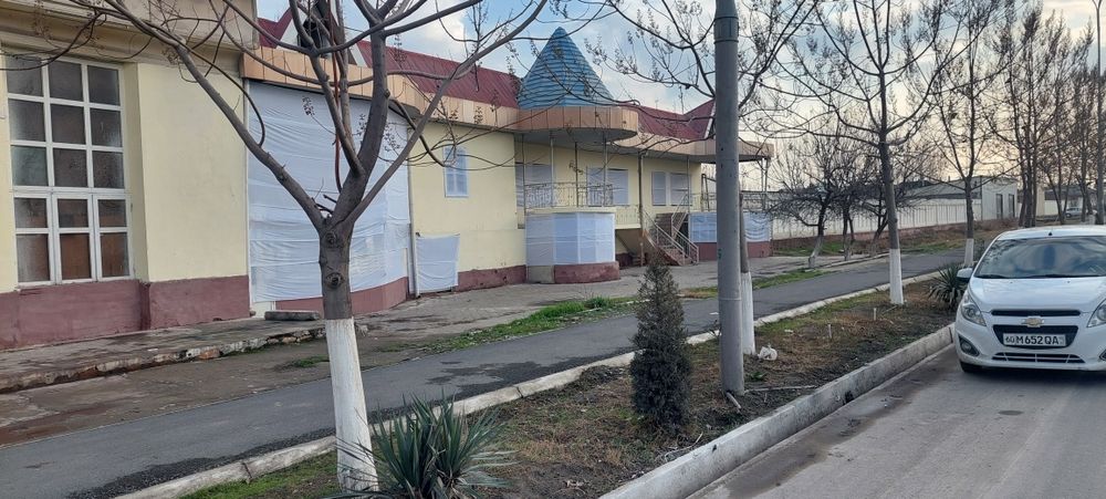 Йул буйида нотурар бино сотилади