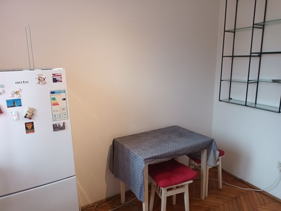 Inchiriez apartament