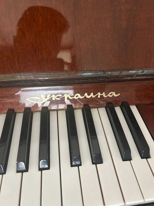 Pianină UKRAINA (Cernihiv) – Placă de bronz, 88 clape, stare mecanică excelentă