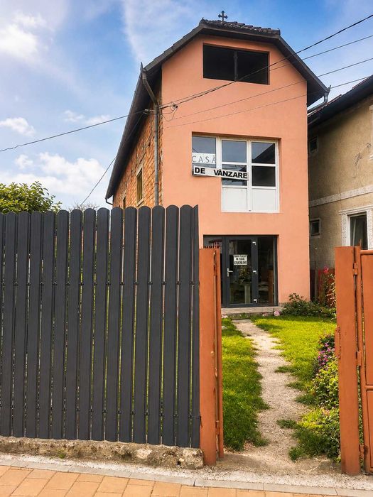 Ultracentral - Simleu - Casă semifinisată cu teren mare (rezidential si/sau comercial)
