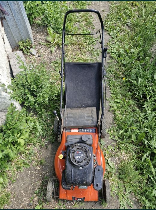 Газонокосилка бензиновая  б/у.