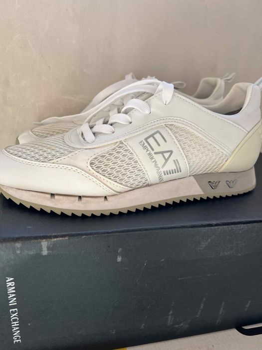 Бели маратонки ЕА7