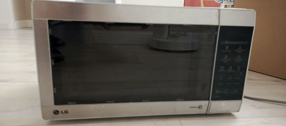 Продам микроволновую печь LG