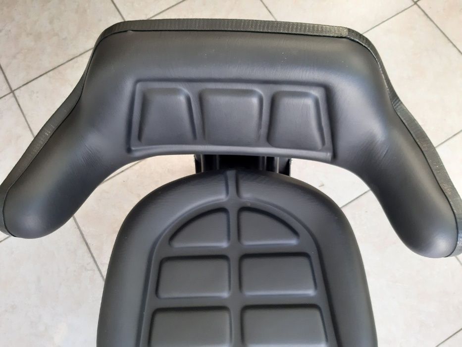 Scaun de tractor cu prindere universala si triplu reglaj
