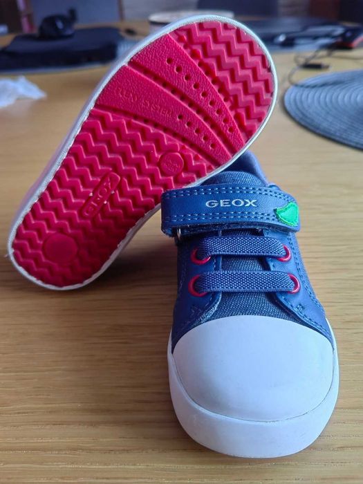 Бебешки кецове Geox, размер 22, като нови.