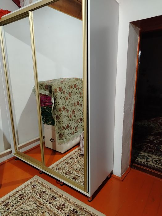 Шифоньер сатылады.