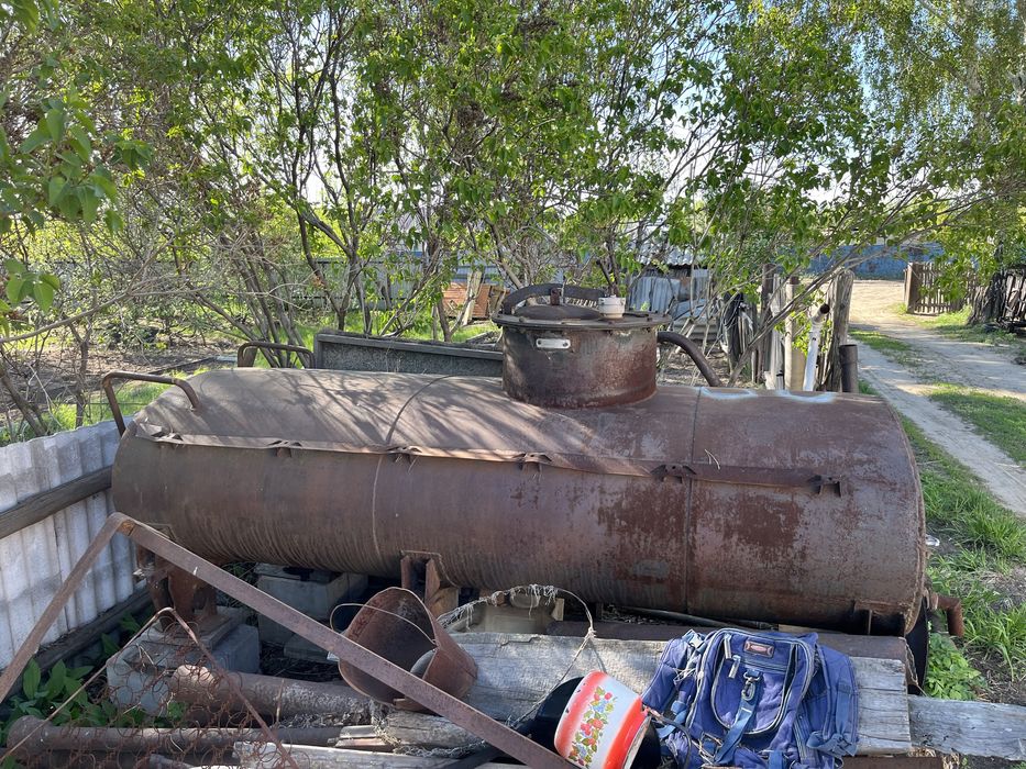 Продам бочку 2 куба под гсм