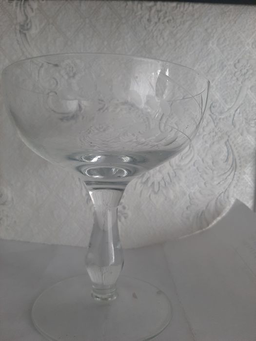 Продаю   конфетницу