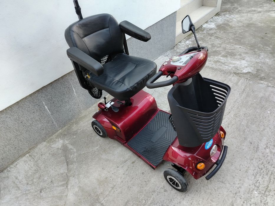 Cărucior scuter electric persoane cu dizabilități