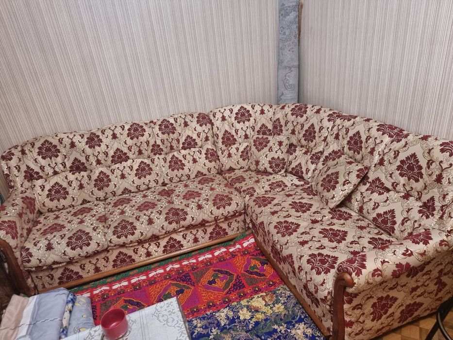 Диван сатылады срочно