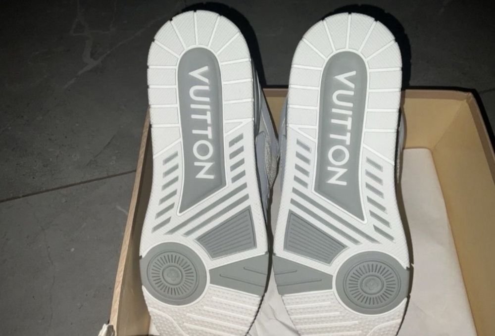 Louis Vuitton skate grey