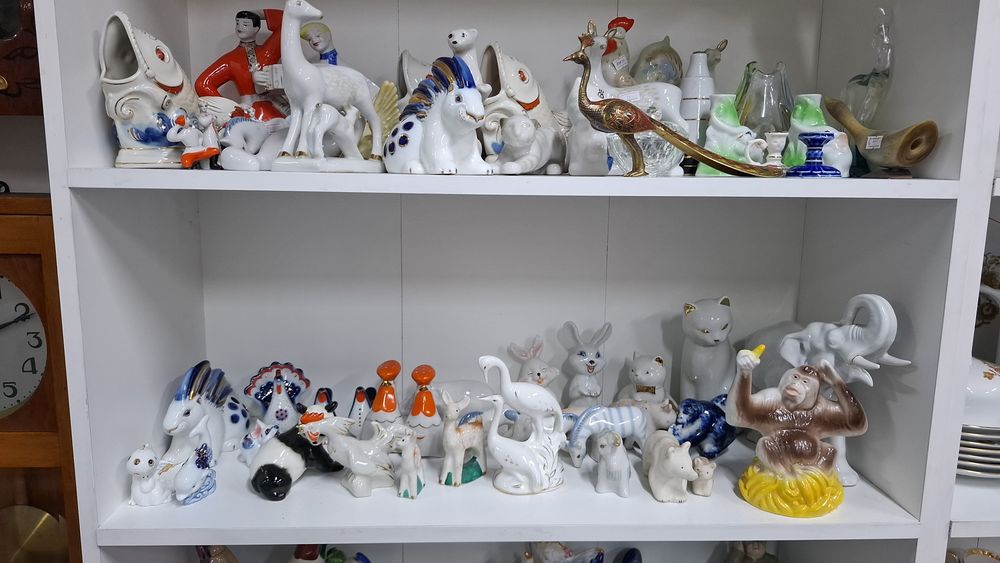 В продаже статуэтки