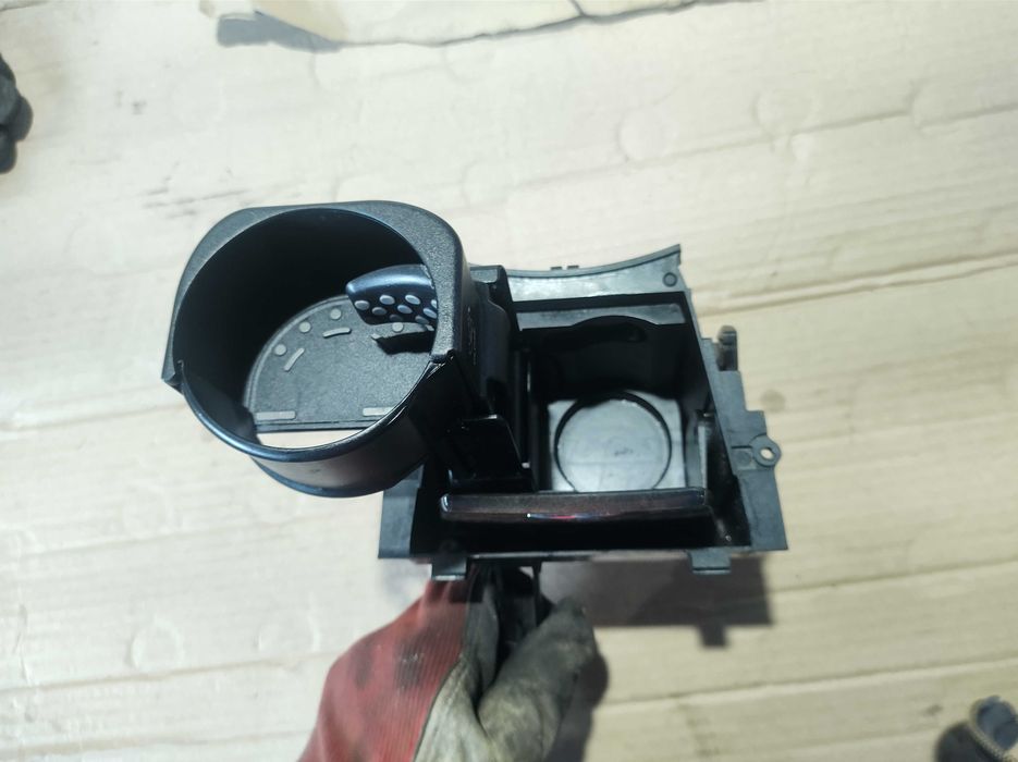 Поставка за Чаша Къп Холдър Mercedes E class W211 4Matic Tmodel 2008