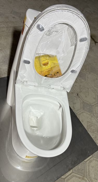 Унитаз новые в комплекте