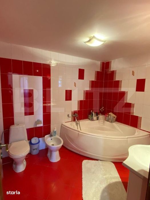 Apartament de vanzare, 4 camere, cu parcare inclusa, Zona Sud