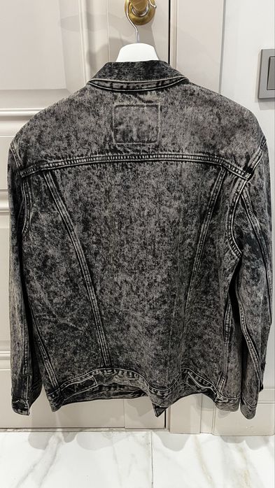 Продам джинсовую куртку