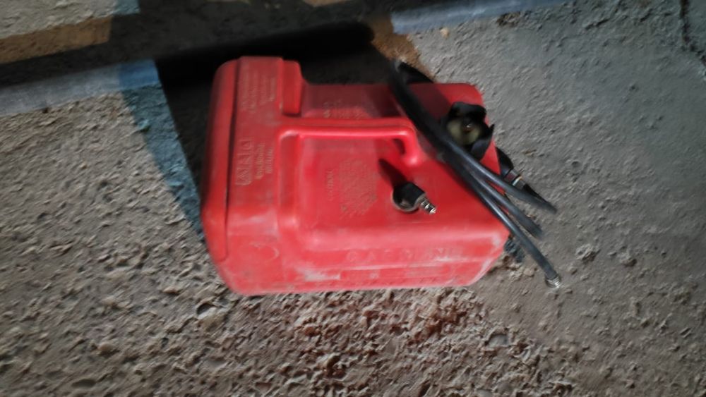 Продам двигатель на лодку