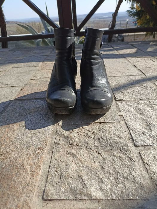 Дамски обувки с висока подметка