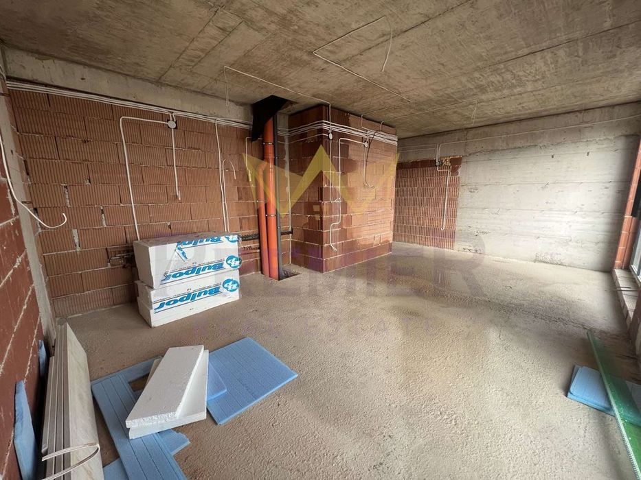 Продава се Тристаен апартамент в Варна, Изгрев - 124 кв.м за 790 €/кв.м - Снимка #1