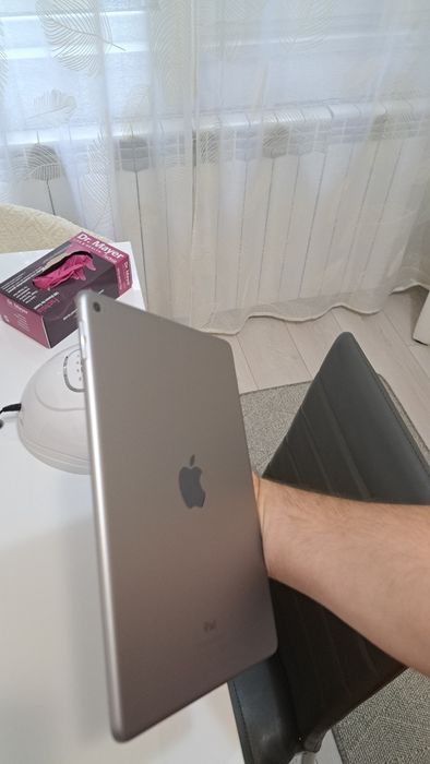 iPad Air 2 – 16GB, Space Gray, în stare foarte bună