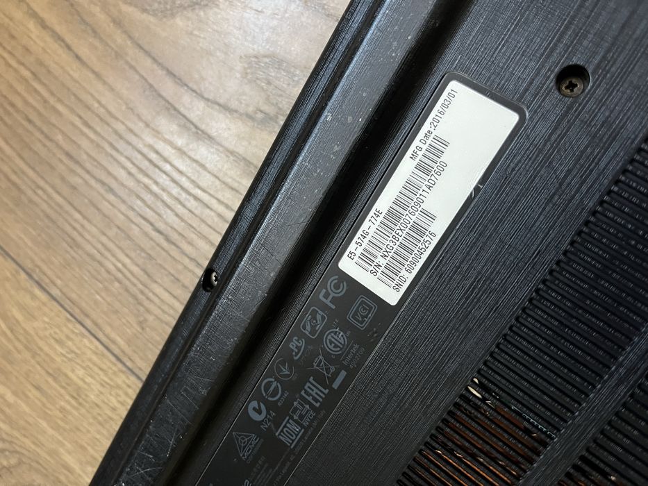 Laptop Acer Aspire ES-574G + mouse