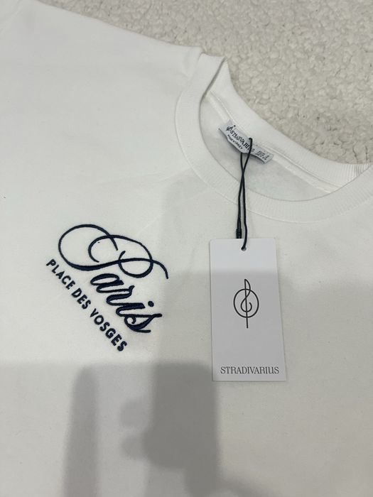 свитер от бренда stradivarius