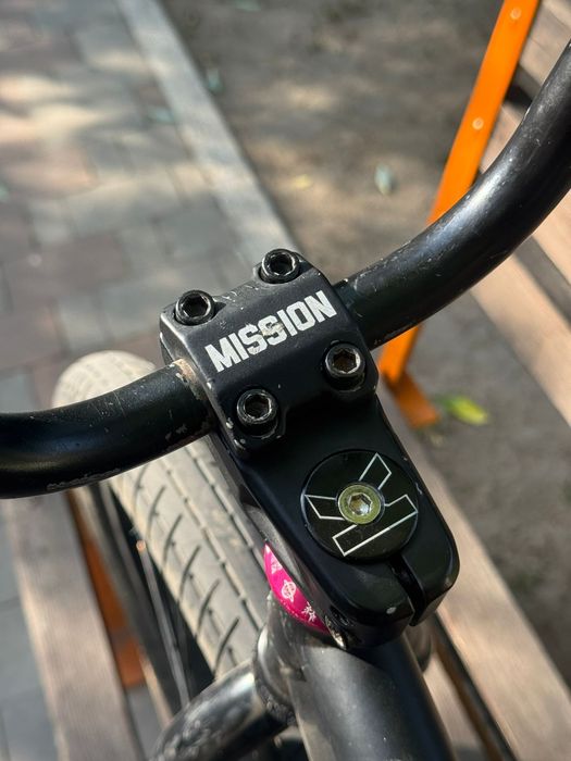 Продам срочно бмх Kink curb