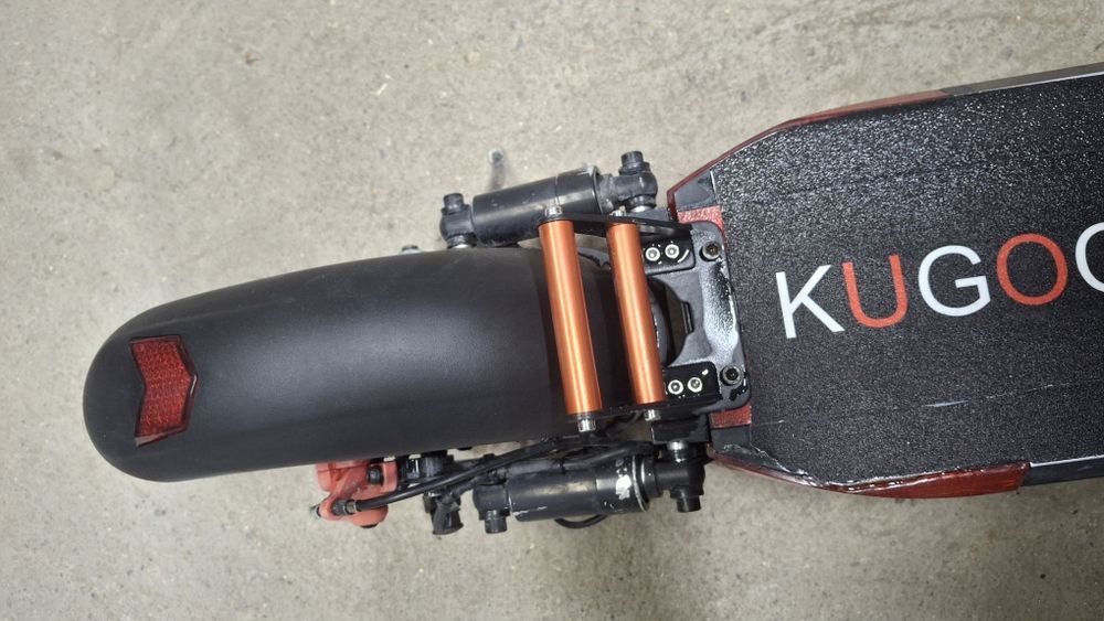 Продам kugo m4 .