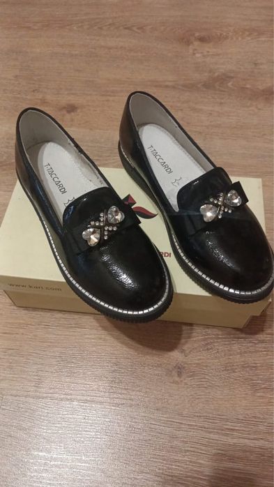 Продам детскую обувь