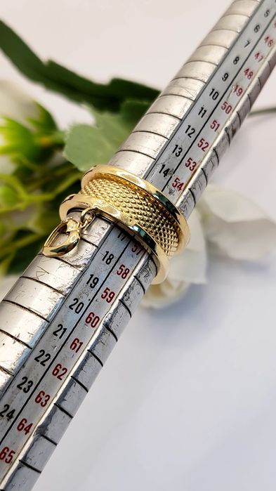 Inel tip verighetă din aur de 14K cu accesoriu inimă mărimea 57
