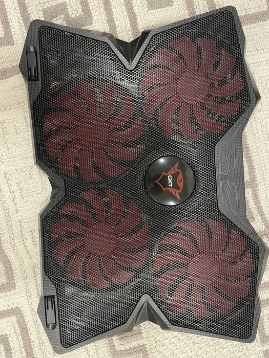 Продам подставку,наушники.