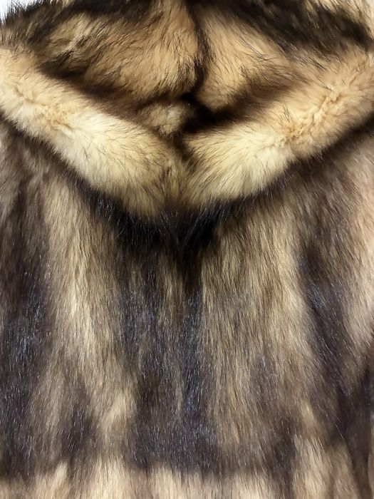 Haina din blana naturala!