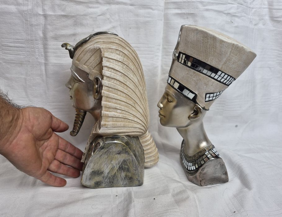 Figurine egiptene bust Tutankhamun si bust Nefertiti din rășină acrilică, Colecția Leonardo.