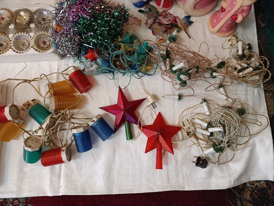 Новогодние гирлянды игрушки звёзды ёлки дед морозы снегурочки