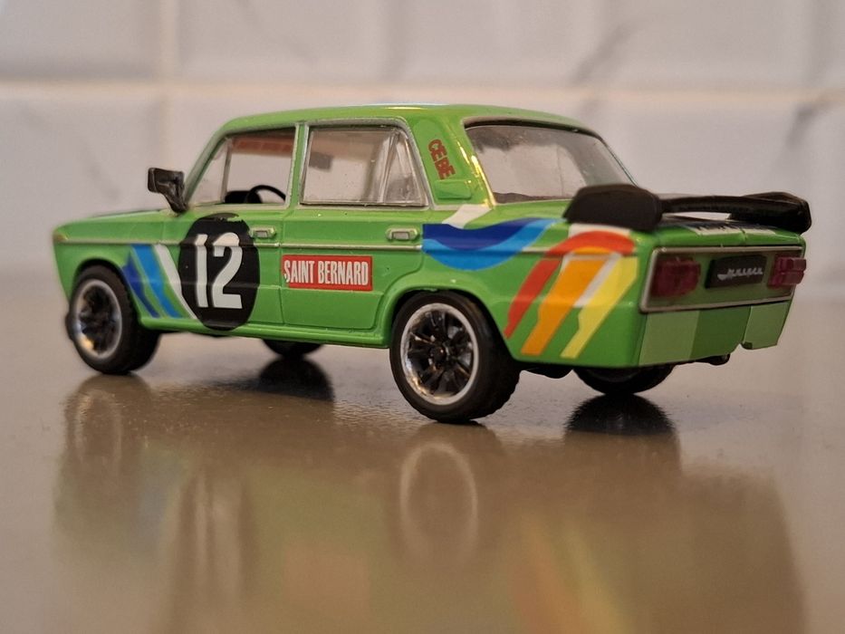 Коллекционная модель ВАЗ 2103 спорт, масштаб 1:43