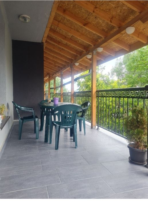 3 стаен под Наем Надежда 2