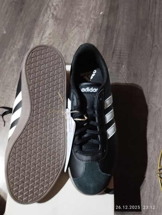 Adidas bărbat nou nefolosit cu eticheta