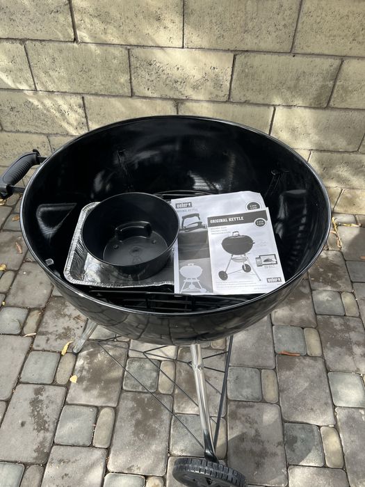 Продаю угольный гриль Weber