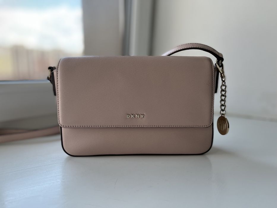 Продам сумку DKNY