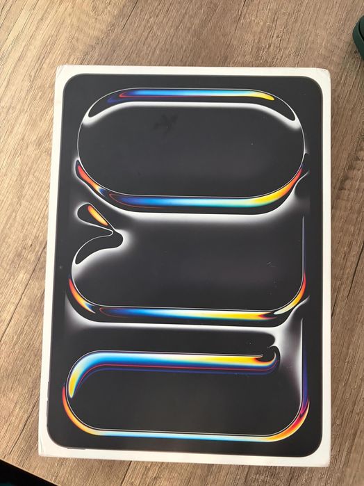 iPad Pro 11" M5 256 GB | Carcasă puțin îndoită (Funcțională) | La Cutie