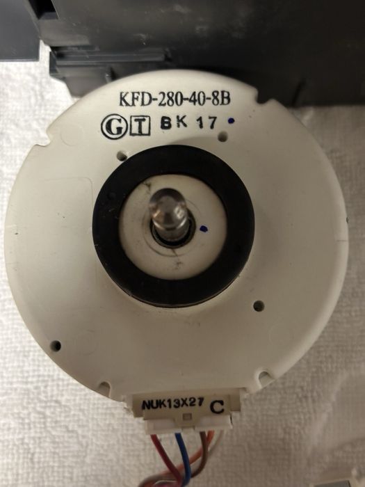 Платки, моторчета, датчици и стенно дистанционно за VRV клим. Системи