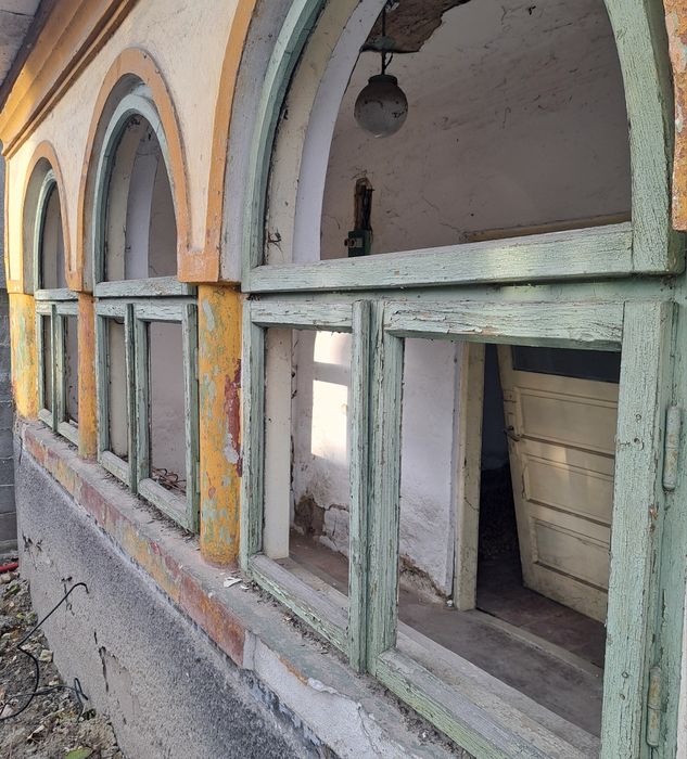 Vand tâmplărie în stare foarte bună rustic
